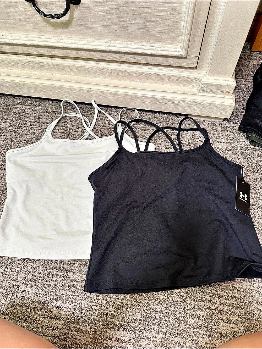 Under Armour Movement Strappy Tank Women's Black & White Tank Tops Large
